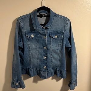 Cute jean jacket with ruffle in cuffs and bottom